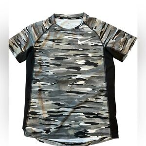 Nike Dri-Fit Youth Short Sleeve Size Large